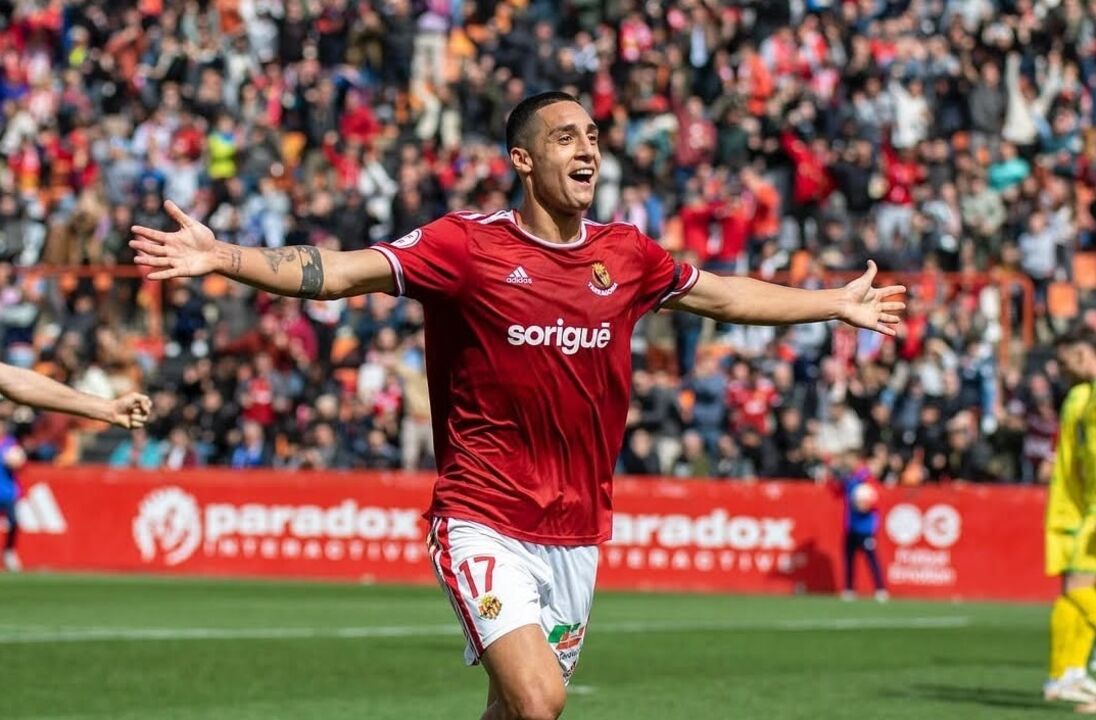 Farense disputa Pablo Fernández com Castellón e Cultural Leonesa