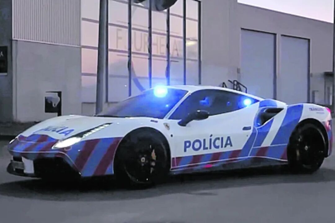 Ferrari da Polícia: viatura apreendida ao crime junta-se à frota