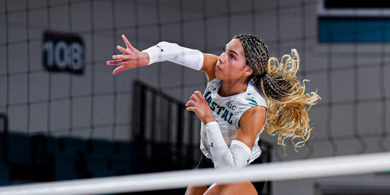 Jasmine Rivest é reforço do FC Porto para a nova época de voleibol.
