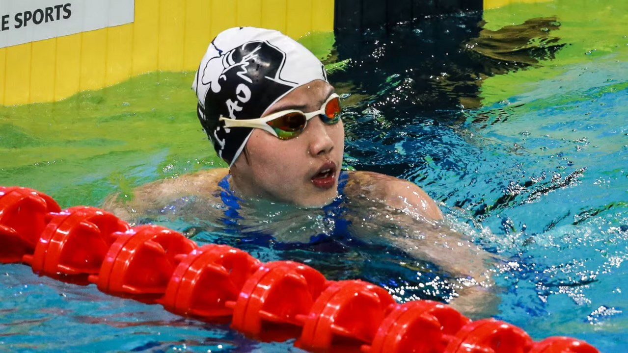 Yu Zidi, prodígio chinesa de 12 anos, compete nos Mundiais de Singapura