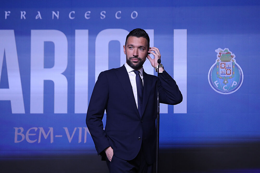 Francesco Farioli avalia jovens do FC Porto na pré-época