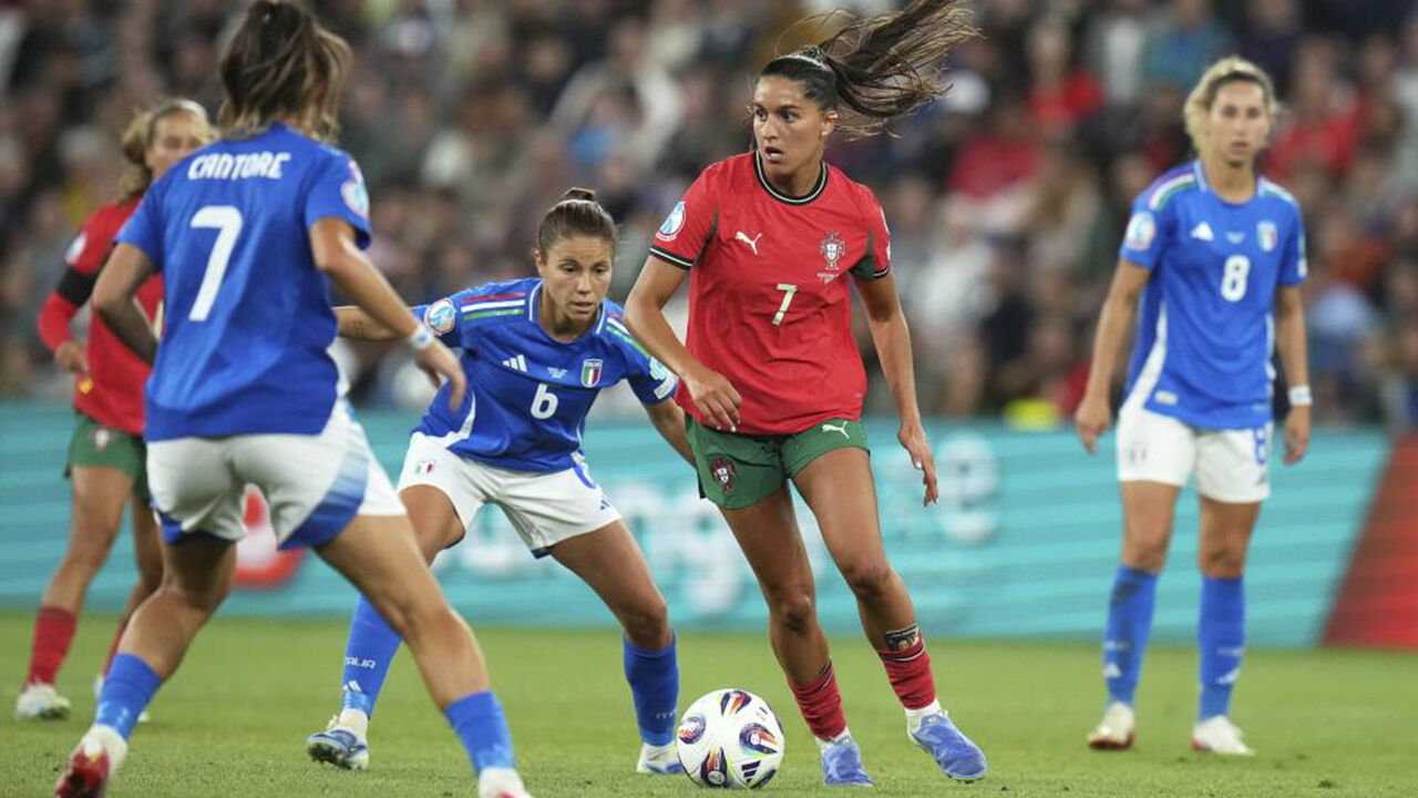 Jogo de futebol feminino entre Portugal e Itália termina empatado