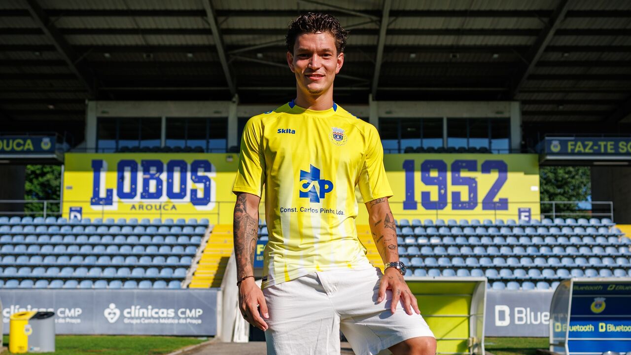 Arnau Solà assina pelo Arouca até 2028