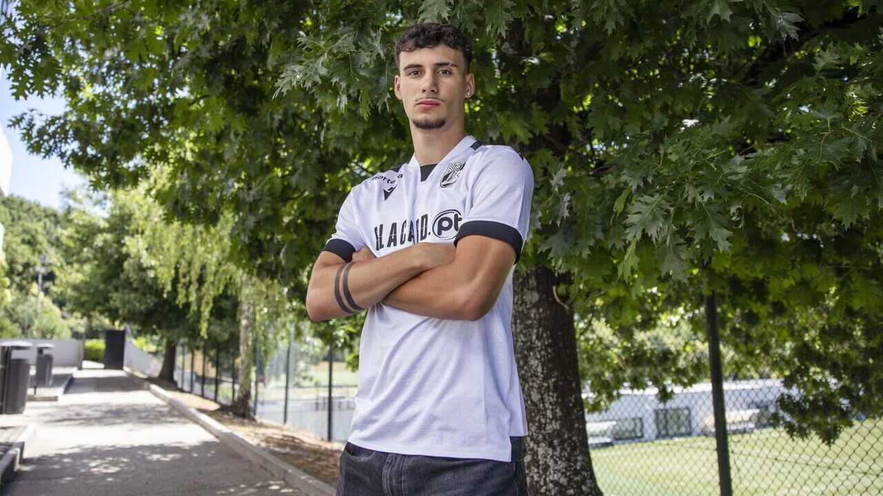 Rafael Peixoto, lateral, reforça equipa B do V. Guimarães, vindo do Sp. Covilhã