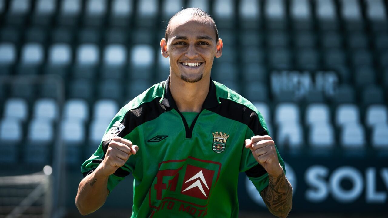 Carlos Avelino reforça o Leça, após saída do Leixões.
