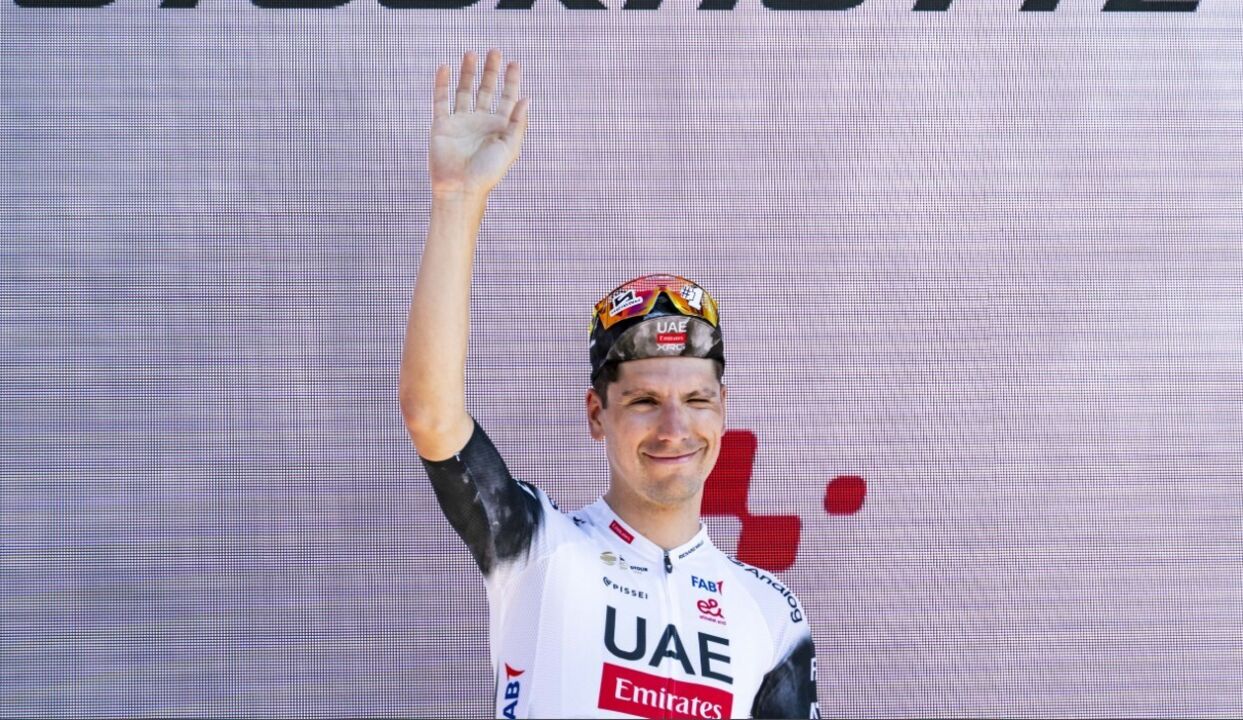 João Almeida compete no contrarrelógio do Tour, em França