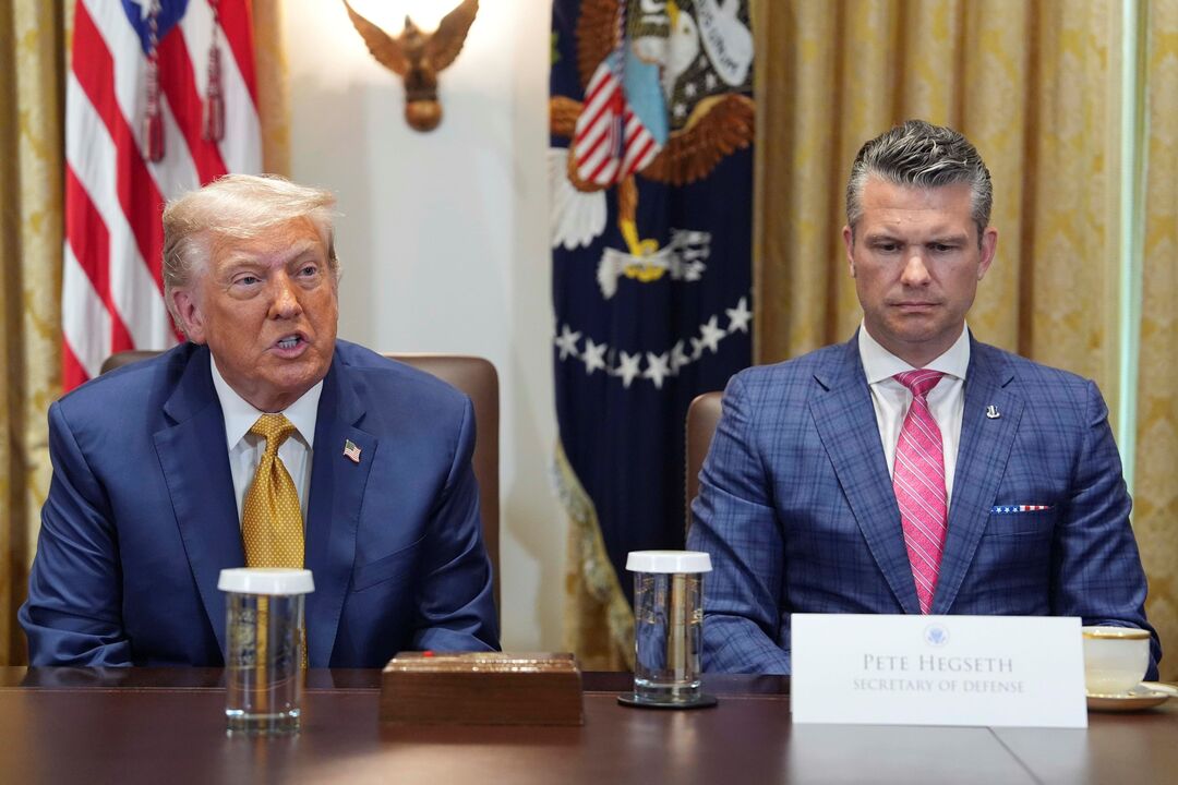 Donald Trump reúne-se com Pete Hegseth, Secretário da Defesa