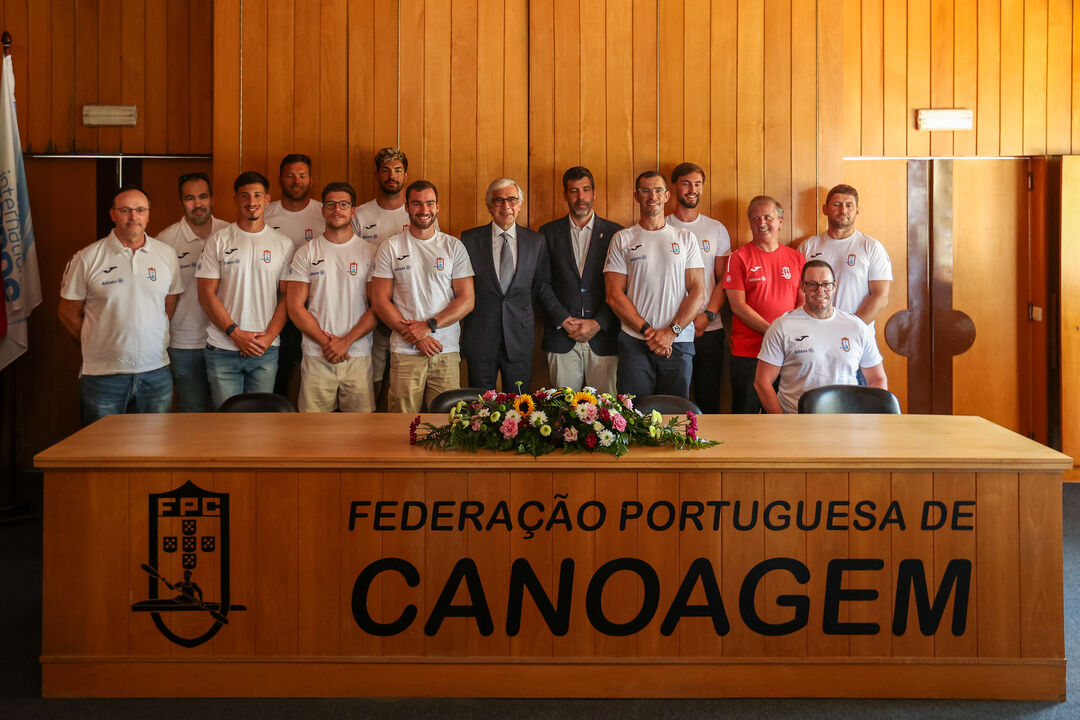 Presidente da AR elogia canoagem portuguesa na sede da FPC, em Gaia, após Europeu de Racice