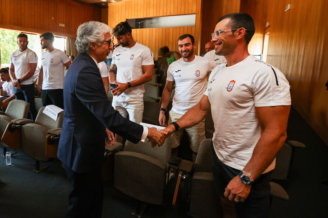 Aguiar-Branco elogia canoagem portuguesa na sede da FPC, em Vila Nova de Gaia