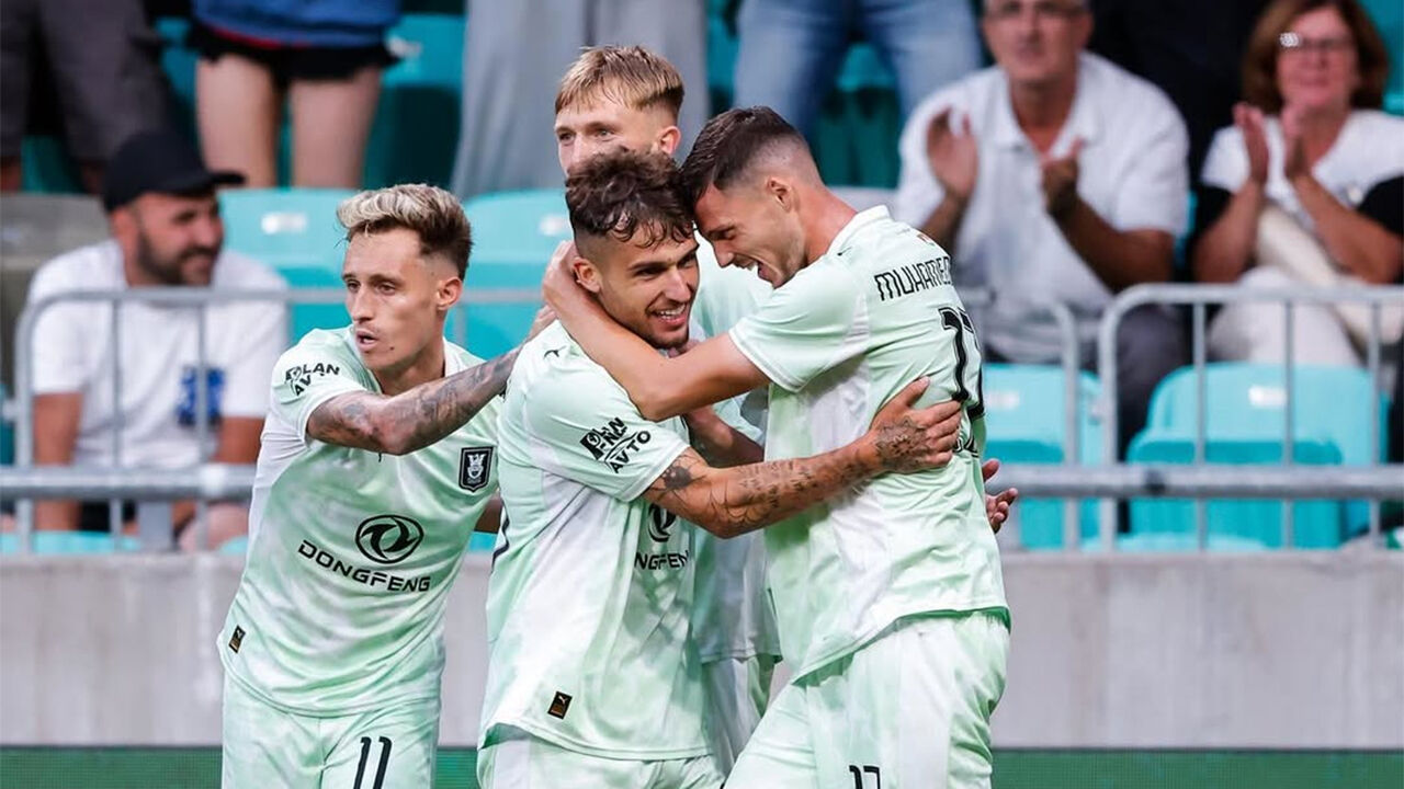 Diogo Pinto marca pelo Olimpija de Jorge Simão no jogo contra o Kairat, no caminho para a Champions