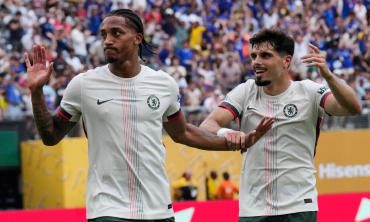 João Pedro marca pelo Chelsea contra o Fluminense