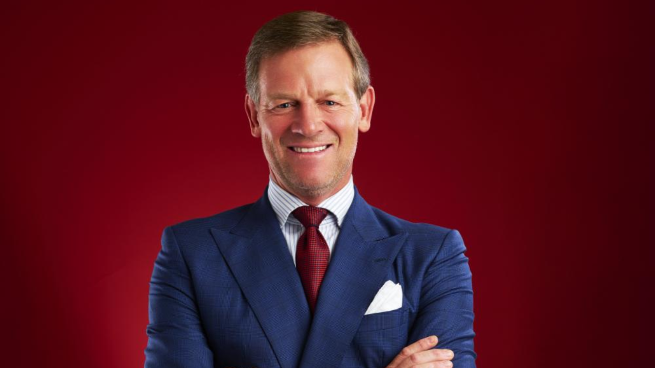 Martim Mayer formaliza candidatura à presidência do Benfica no Teatro Capitólio com apoio de António Simões