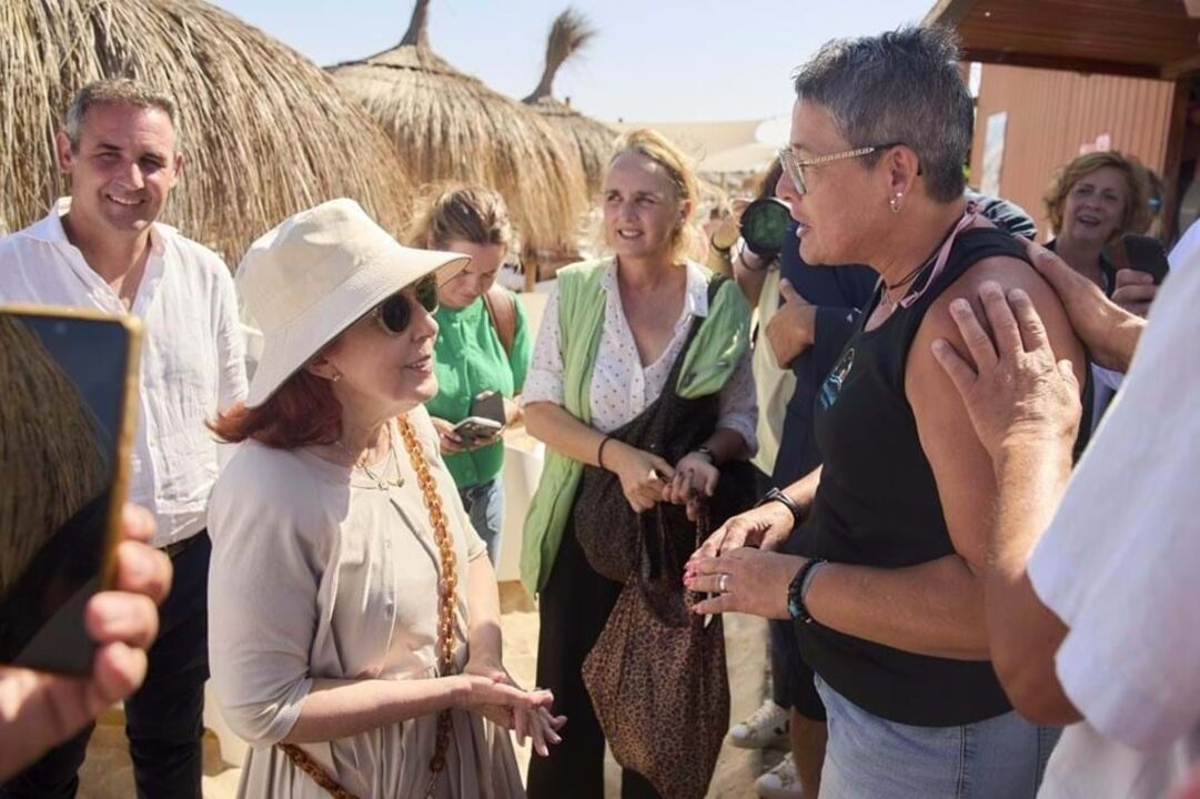 Ministra do Ambiente anuncia medidas para democratizar acesso a bens nas praias