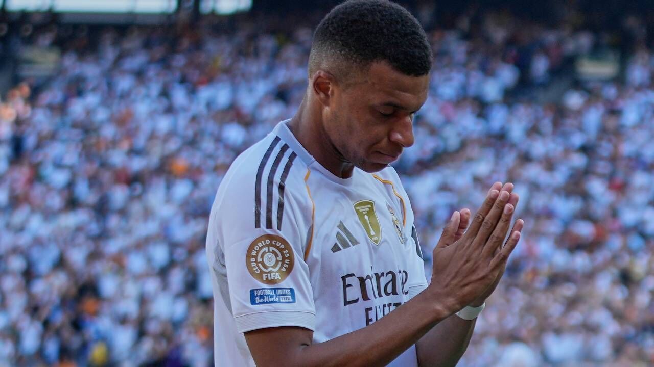 Mbappé hospitalizado após perder 6 kg devido a frango, dizem franceses