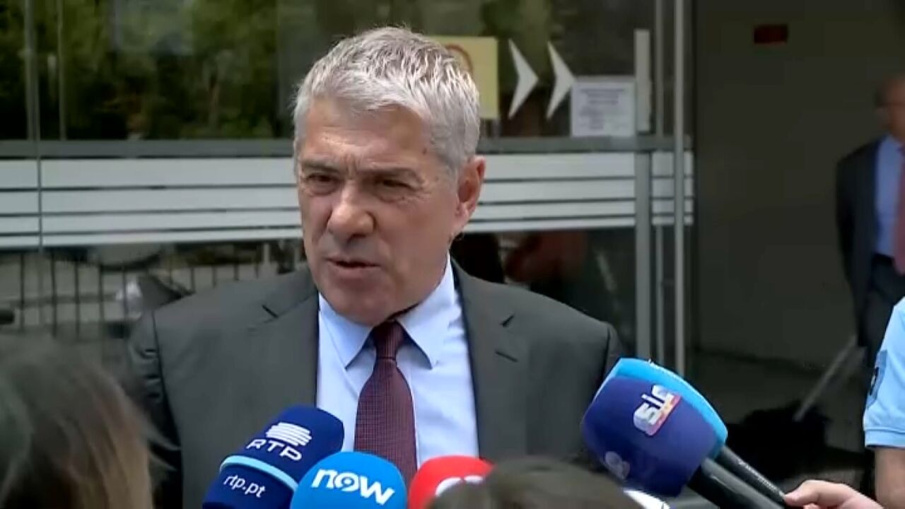 José Sócrates à saída do Tribunal Central de Instrução Criminal