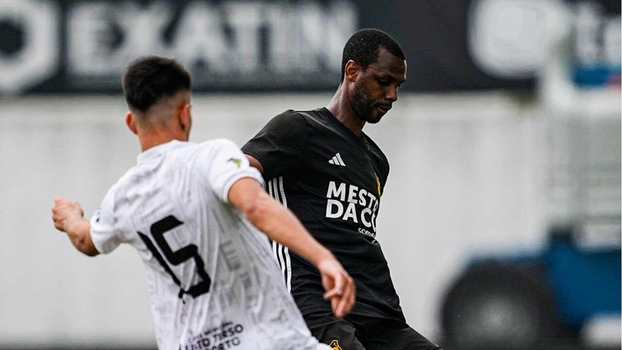 Tirsense supera Lus. Lourosa por 1-0 no Estádio do Mergulhão.
