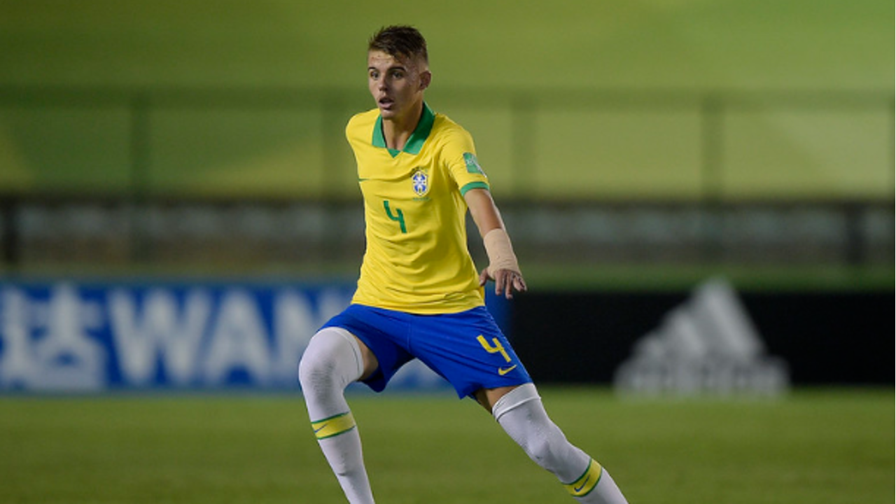 Luan Patrick reforça E. Amadora