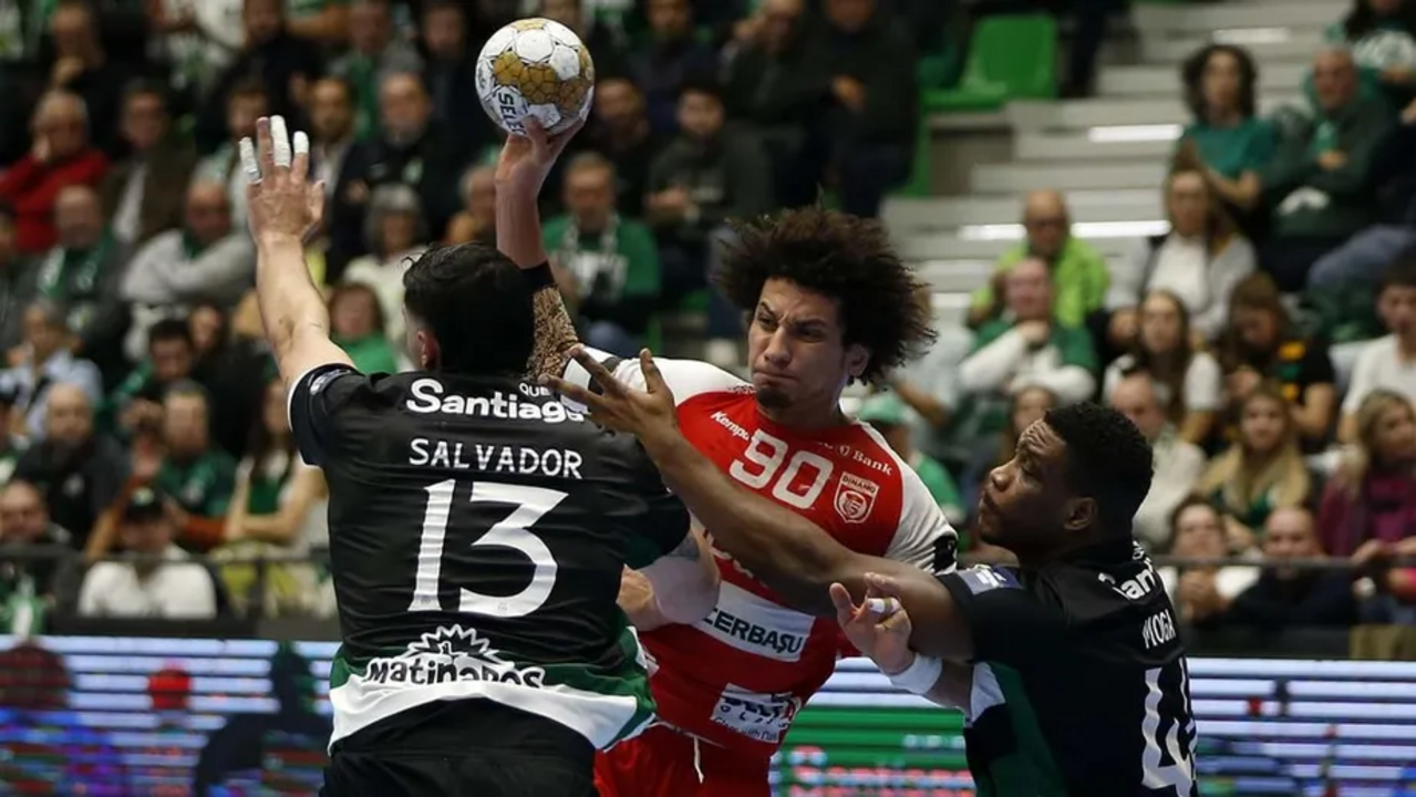 Sporting defronta Dínamo Bucareste em torneio de andebol na pré-época, em Pontevedra