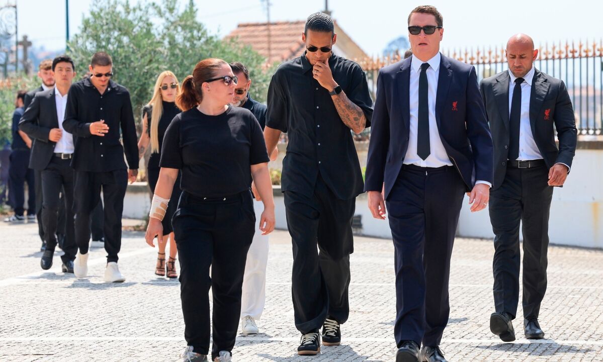 Capitão Van Dijk vai ter papel fundamental