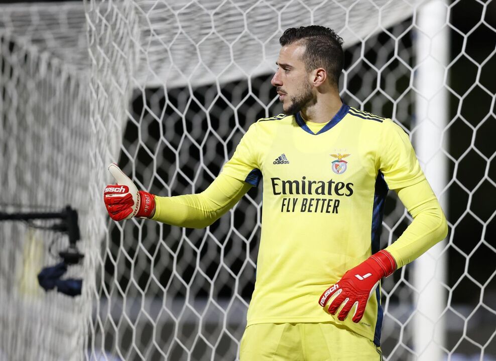 Helton Leite elogia Rafa Obrador, lateral espanhol que reforçará o Benfica, destacando o potencial do atleta