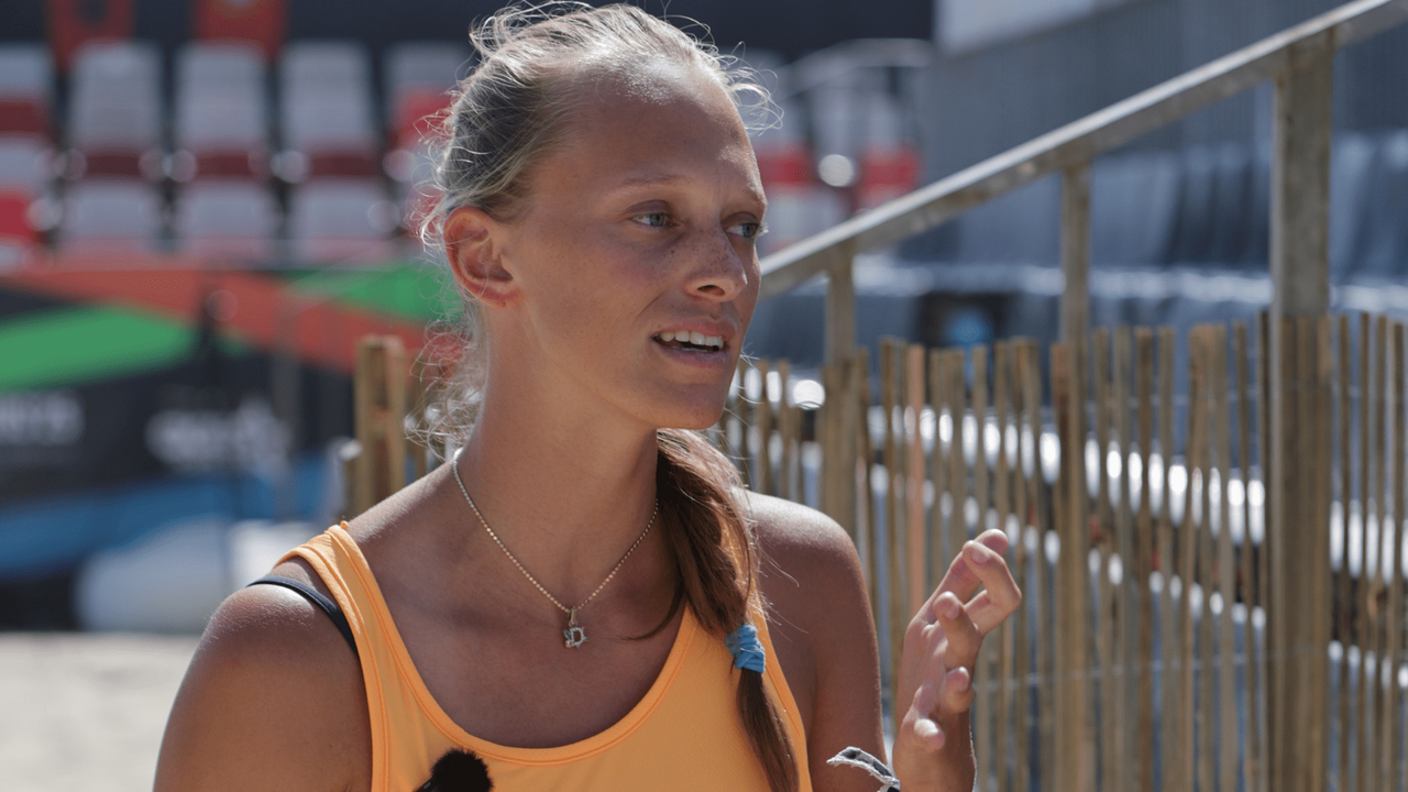 Débora Madile compete na Sand Series, após trocar o ténis pelo ténis de praia