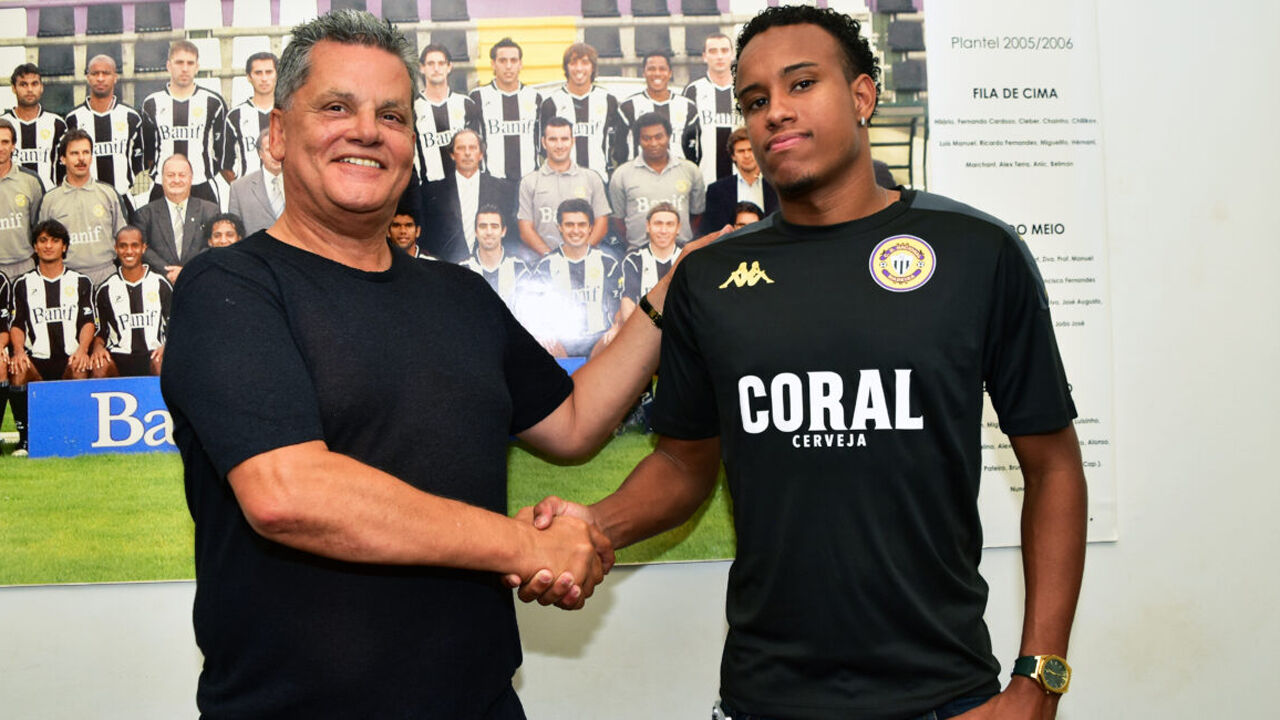 Josué Souza assina pelo Nacional até 2030