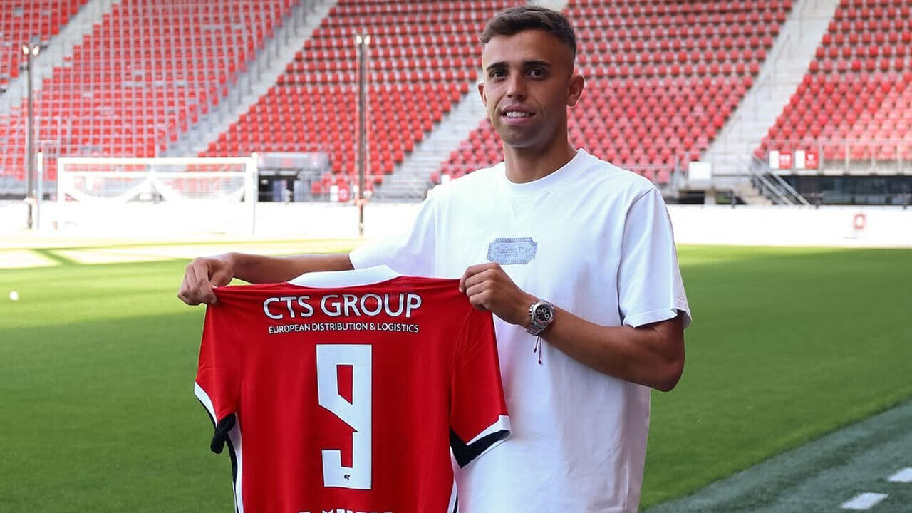 Rodrigo Macedo apresentado no AZ Alkmar 