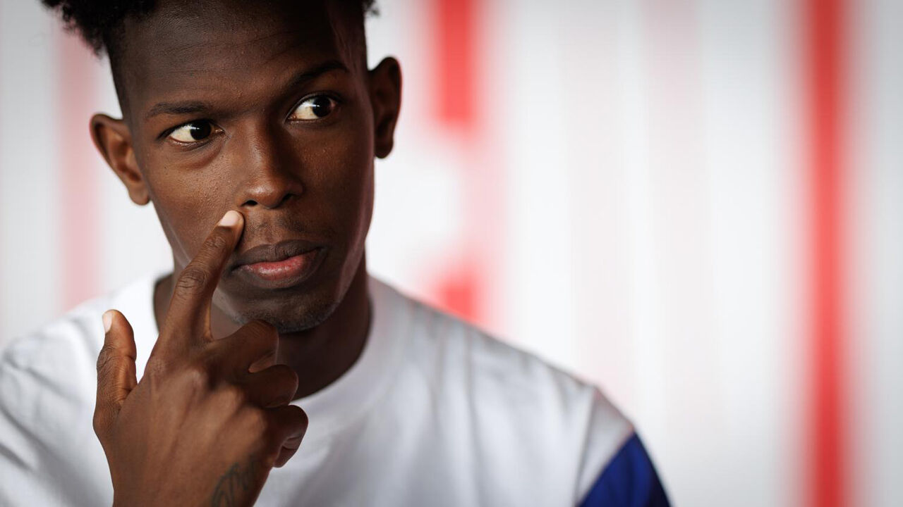 Félix Correia está em Paris à espera de conhecer o seu futuro