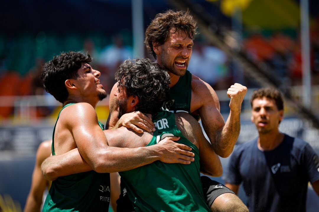 Portugal celebra vitória contra a Dinamarca no Europeu de andebol de praia