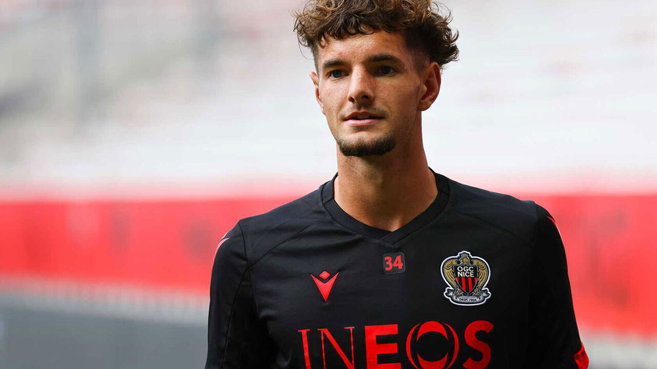 Justin Smith, médio do Espanyol, é alvo do Alverca