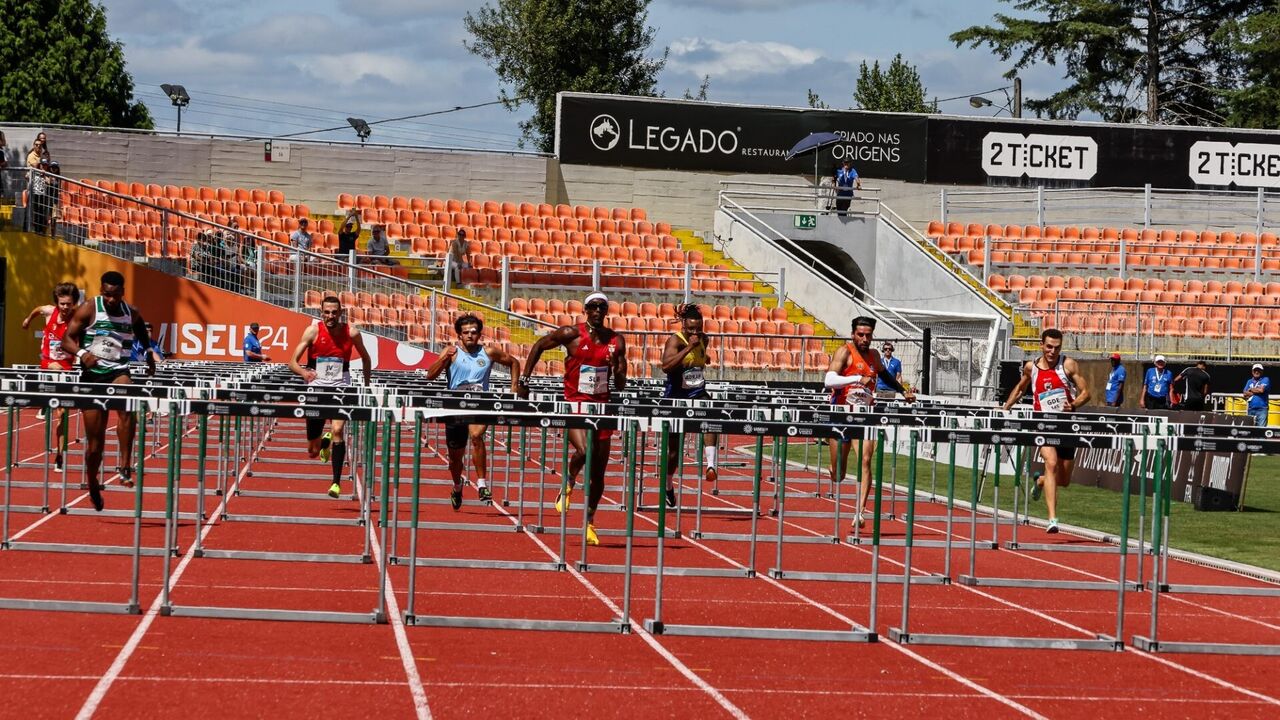 Benfica e Sporting empatados no Nacional de Clubes em Leiria; leoas lideram