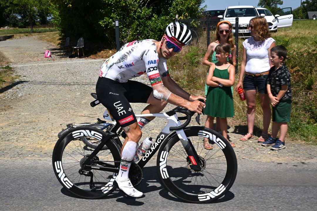João Almeida satisfeito com distinção de 'gregário da semana' no Tour, em Chinon