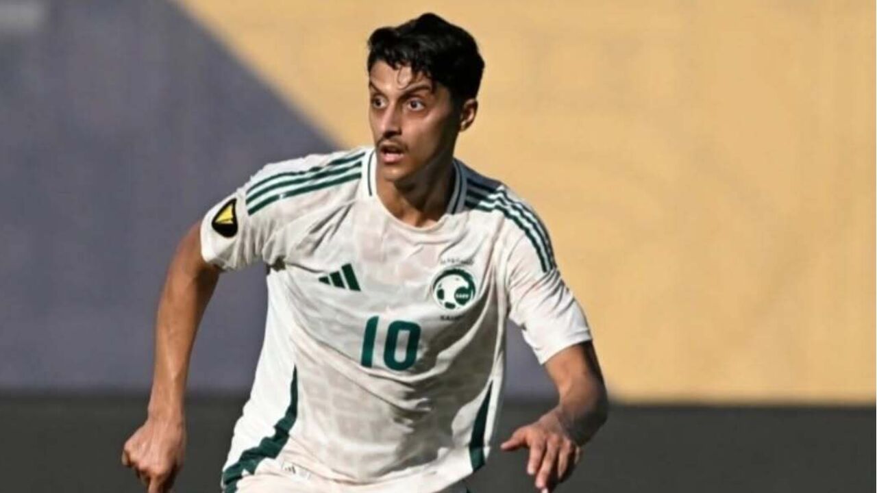 Faisal Al-Ghamdi, médio do Al Ittihad, associado ao Moreirense e ao Karagumruk