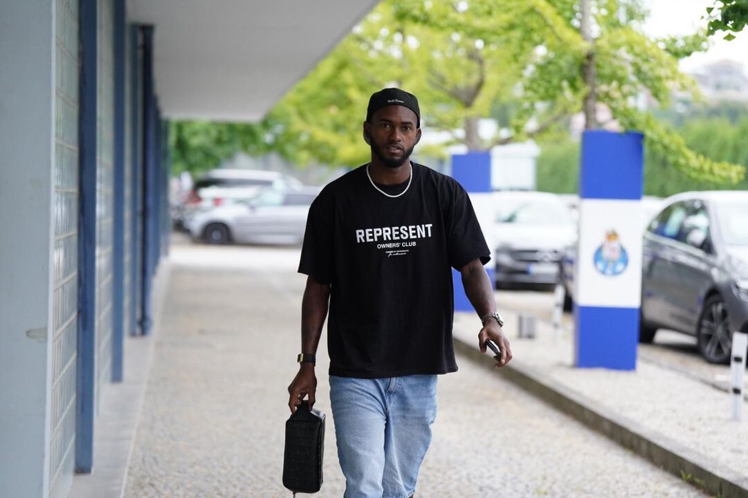 Otávio aguarda decisão sobre transferência entre FC Porto e Paris FC