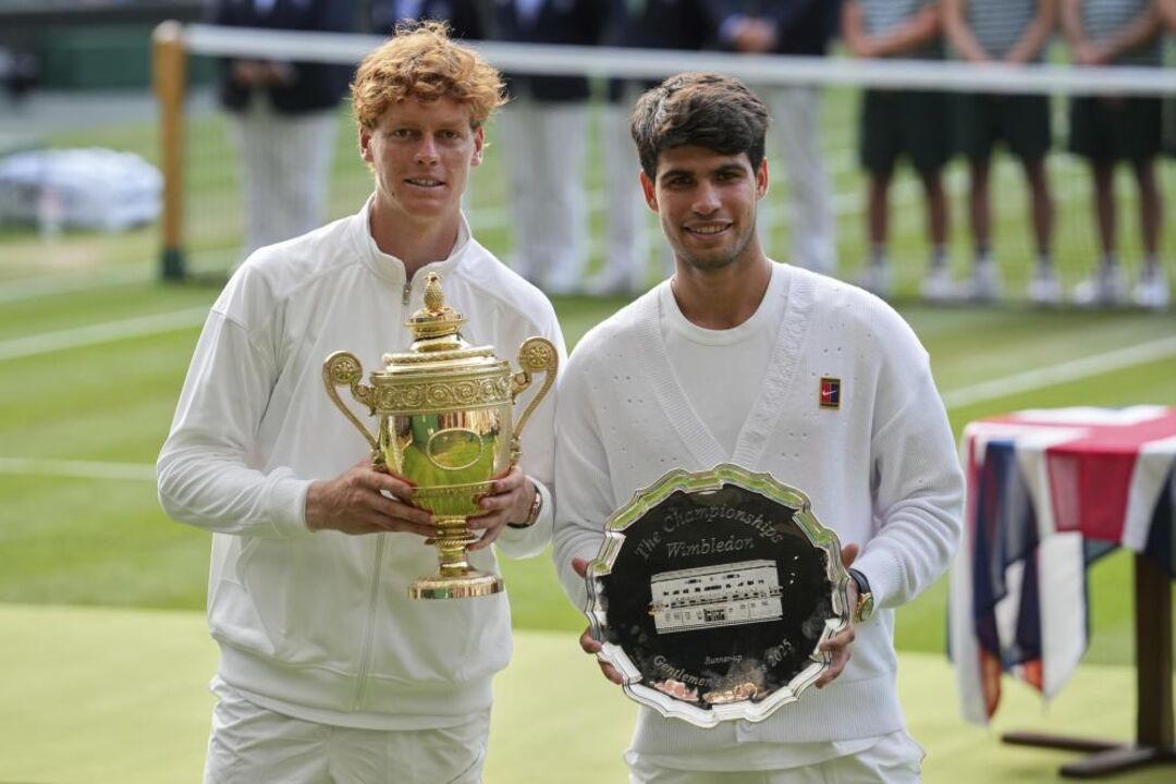 Sinner e Alcaraz na final de Wimbledon, palco de figuras ilustres do ténis