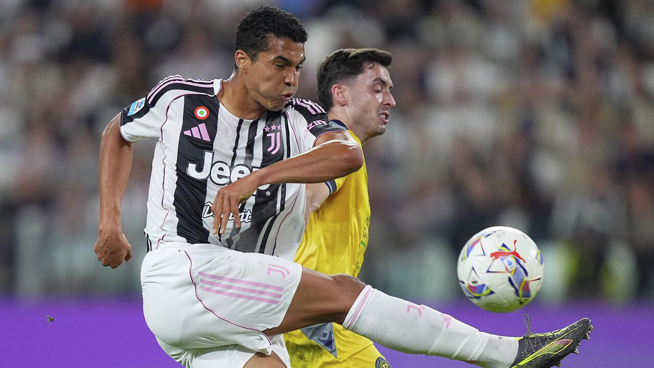 Sporting demonstra interesse em Alberto, lateral da Juventus, mas valores afastam negócio