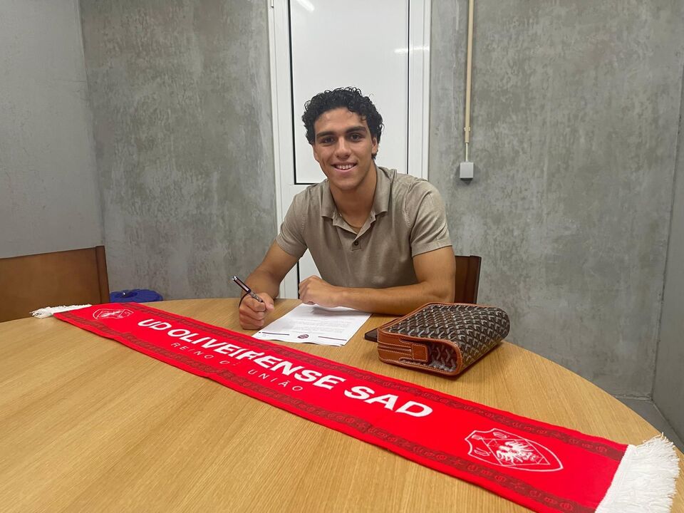 Vasco Santos assina pela UD Oliveirense, com cláusula de 1,5 milhões de euros