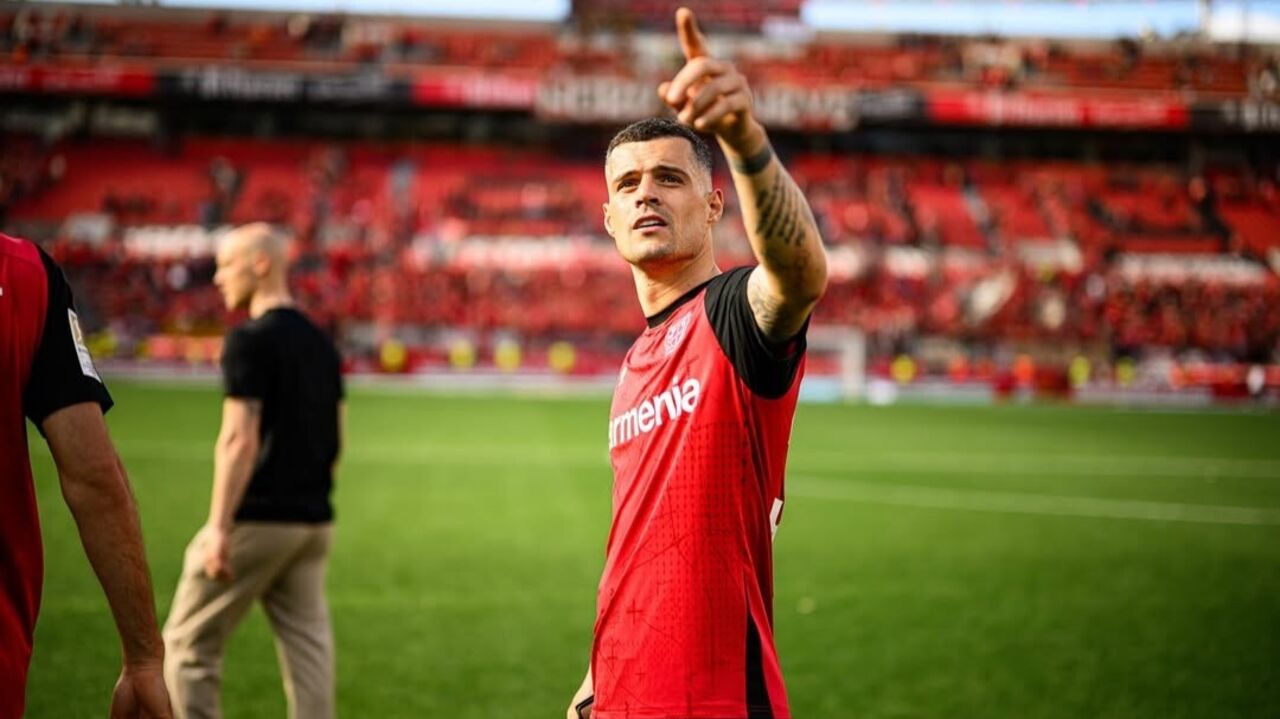 Granit Xhaka pondera juntar-se ao Neom SC, da Arábia Saudita.
