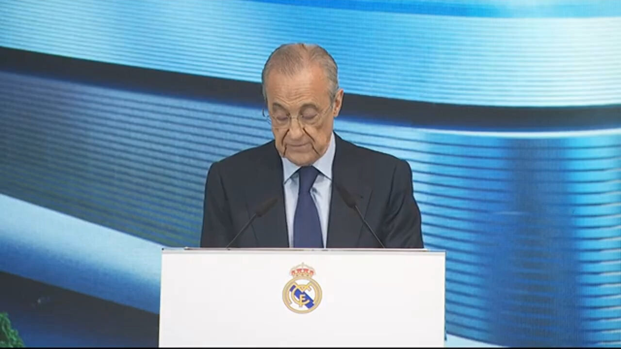 Florentino Pérez discursa ao microfone
