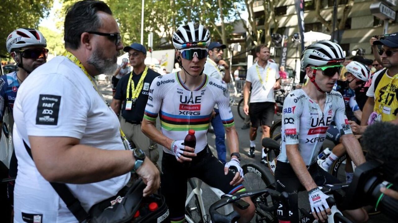 Tadej Pogacar escapa sem lesões graves após queda