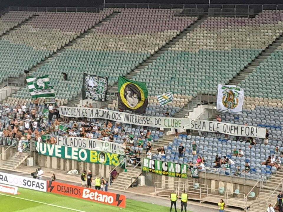 A tarja exibida nos minutos finais do jogo