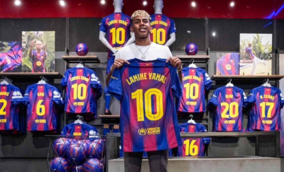 Lamine Yamal herda a camisola '10' no Barcelona e renova até 2031