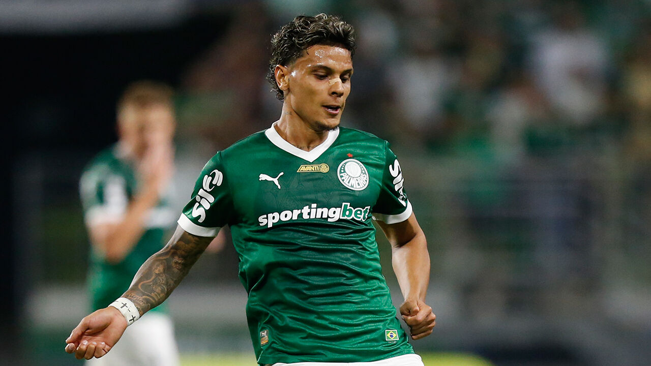 Richard Ríos joga no empate do Palmeiras com o Mirassol, no Allianz Parque