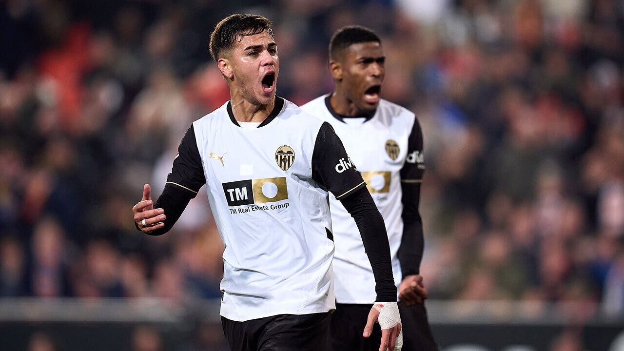 Enzo Barrenechea já se encontra em Lisboa para reforçar o Benfica