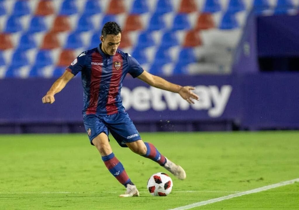 Toni Herrero, reforço do Farense, em jogo pelo Osasuna B