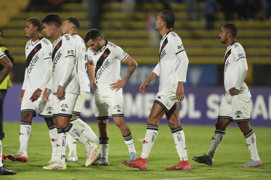 Jogadores do Vasco da Gama após a goleada sofrida aos pés do Independiente Del Valle