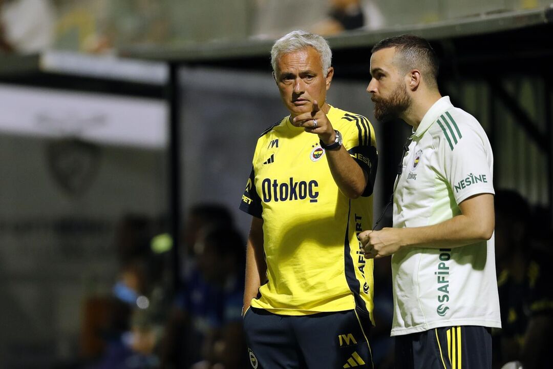 Mourinho garante regresso a Portugal após jogo do Fenerbahçe no Algarve