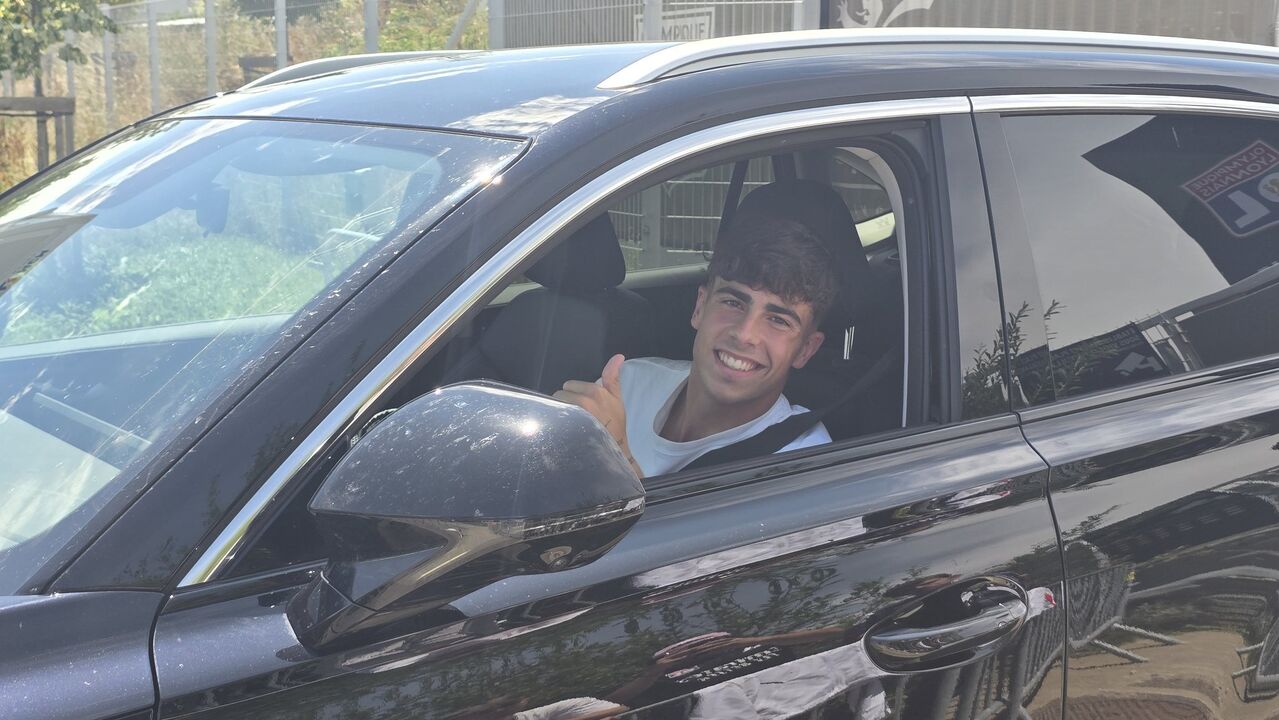 Afonso Moreira à saída do centro de treinos do Lyon