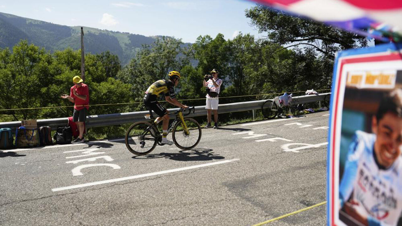Fã leva Quim Barreiros para o Tour de France durante a etapa de Peyragudes