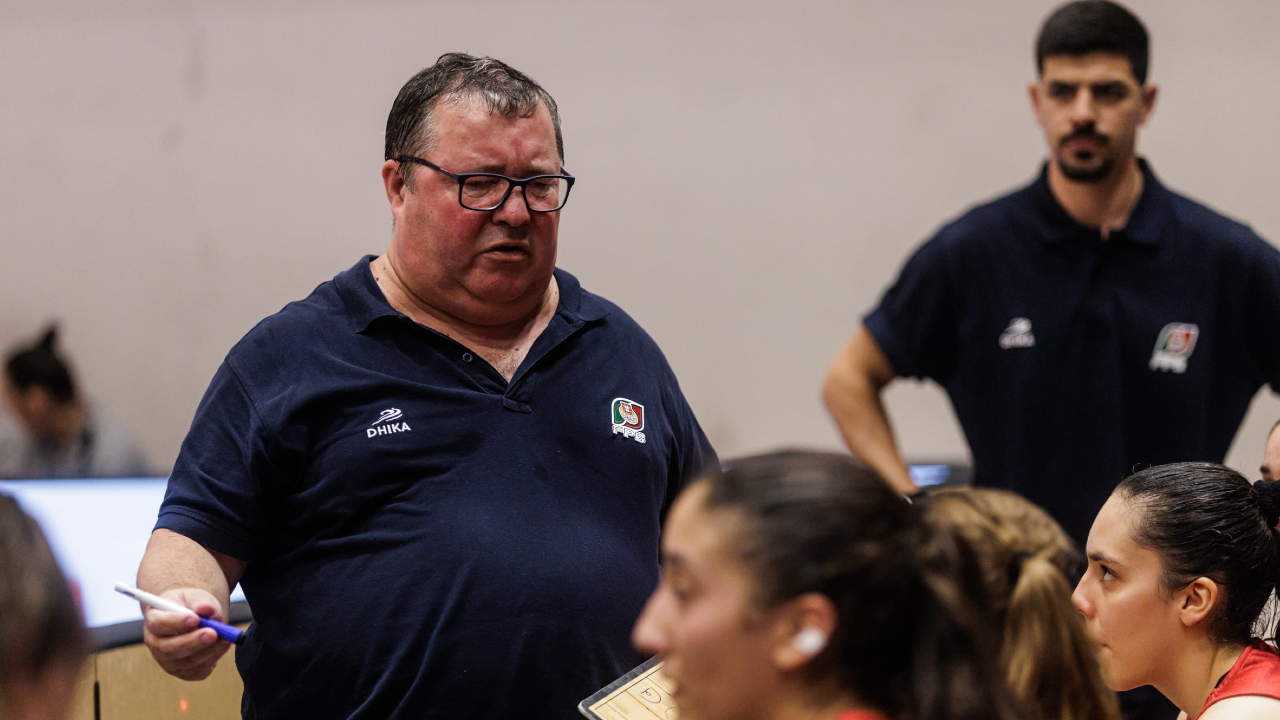 Agostinho Pinto orienta equipa em jogo